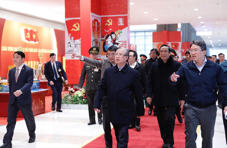 Ông Trần Quốc Vượng, Ủy viên Bộ Chính trị, Thường trực Ban Bí thư kiểm tra công tác chuẩn bị tại Trung tâm Hội nghị Quốc gia. (Ảnh: Dương Giang/TTXVN)