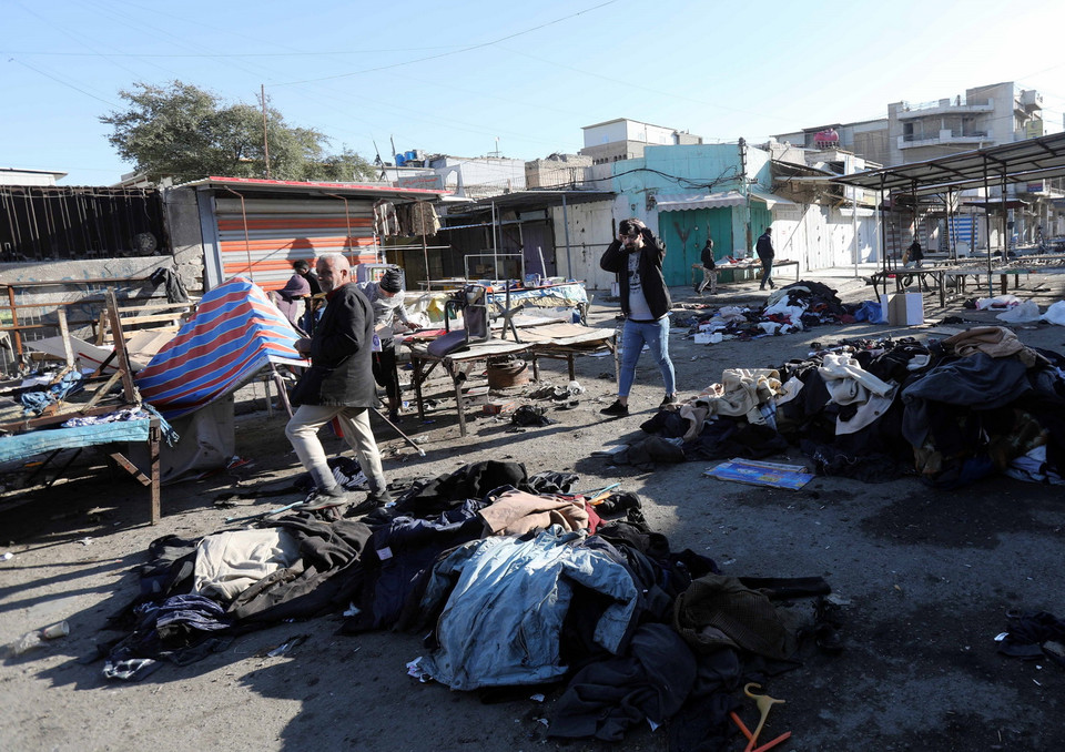 Ít nhất 32 người thiệt mạng và 110 người bị thương trong vụ đánh bom liều chết liên hoàn xảy ra ngày 21/1/2021 tại khu chợ ở quảng trường Tayaran, trung tâm thủ đô Baghdad, Iraq. (Ảnh: THX/TTXVN)