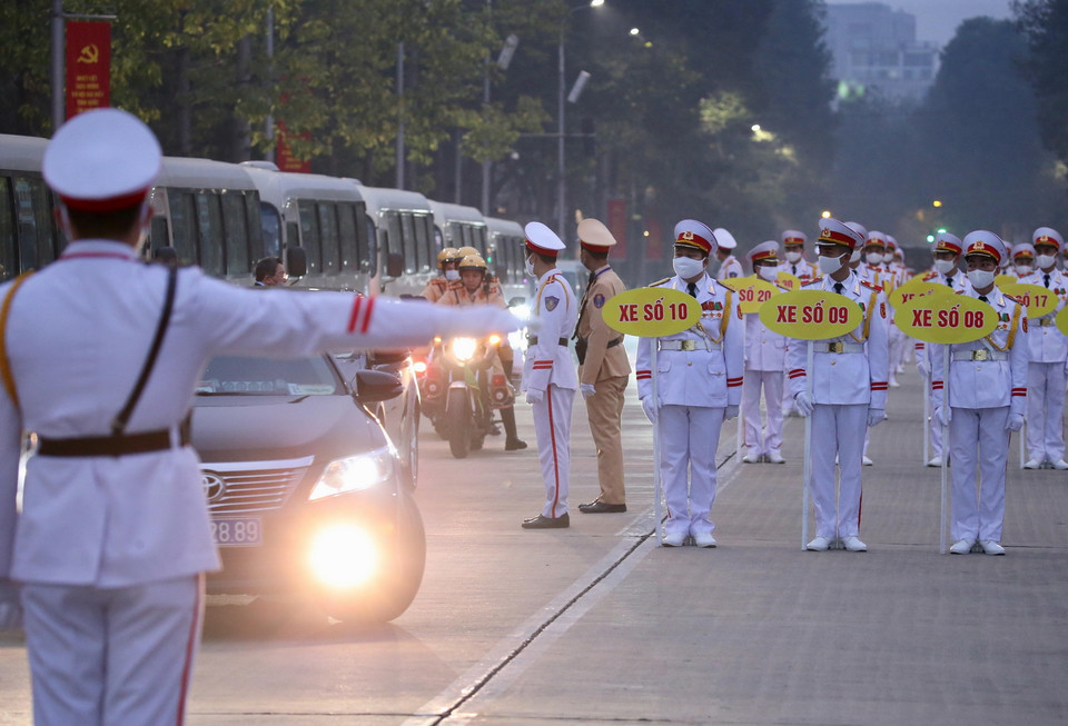 Lực lượng Quân đội tổng duyệt nội dung đưa các đoàn đại biểu vào Lăng viếng Chủ tịch Hồ Chí Minh. (Ảnh: Dương Giang/TTXVN)