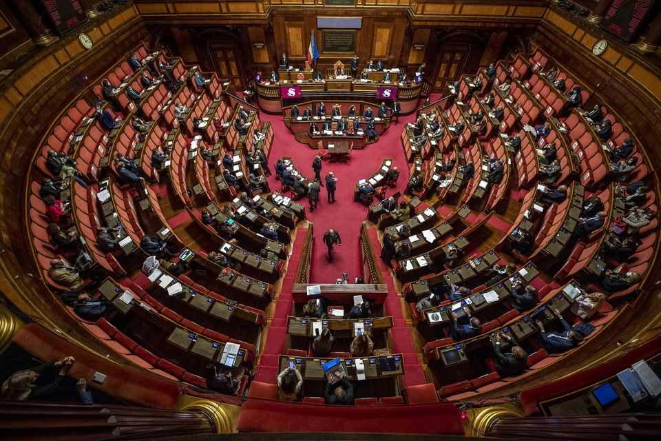 Tối 19/1, Thủ tướng Italy Giuseppe Conte giành được sự ủng hộ trong cuộc bỏ phiếu tín nhiệm tại Thượng viện với 156 phiếu ủng hộ, 140 phiếu chống và 16 phiếu trắng. (Ảnh: THX/TTXVN)