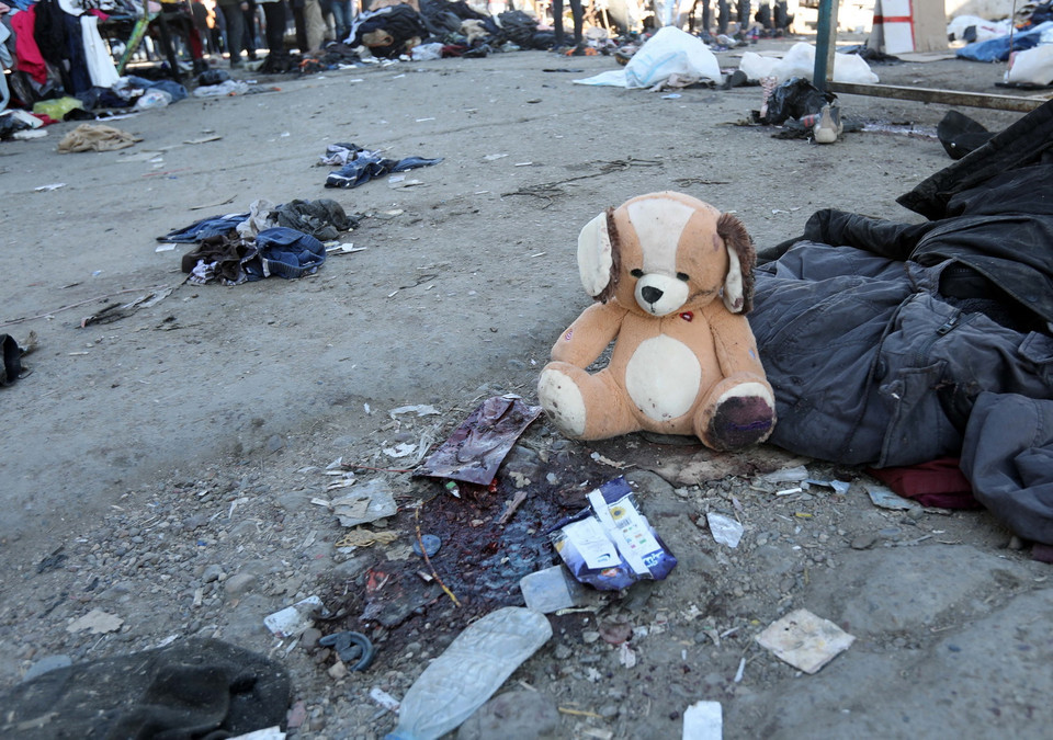 Ít nhất 32 người thiệt mạng và 110 người bị thương trong vụ đánh bom liều chết liên hoàn xảy ra ngày 21/1/2021 tại khu chợ ở quảng trường Tayaran, trung tâm thủ đô Baghdad, Iraq. (Ảnh: THX/TTXVN)