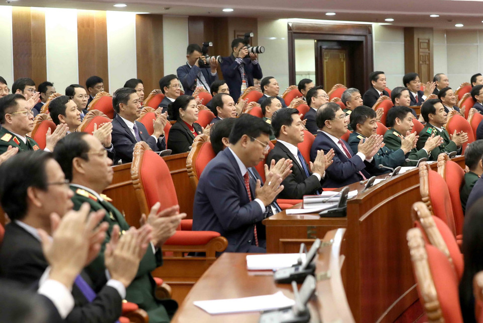 Các đồng chí Ủy viên Trung ương Đảng dự hội nghị. (Ảnh: TTXVN)