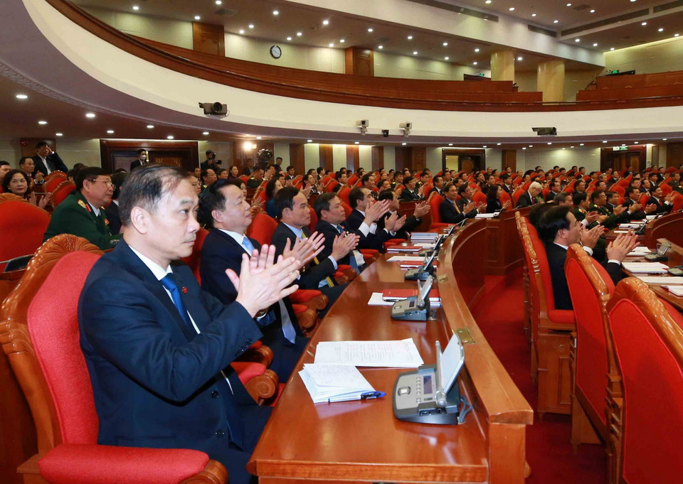 Các đồng chí Ủy viên Trung ương Đảng dự hội nghị. (Ảnh: TTXVN)