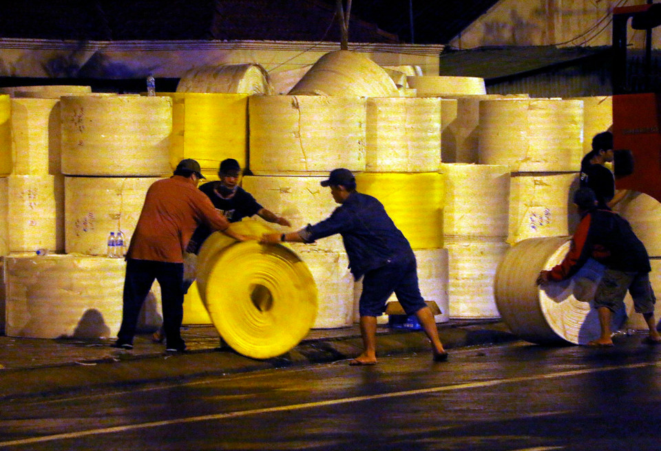 Khu vực cháy sản xuất hộp xốp đựng cơm. (Ảnh: Thanh Liêm/TTXVN)