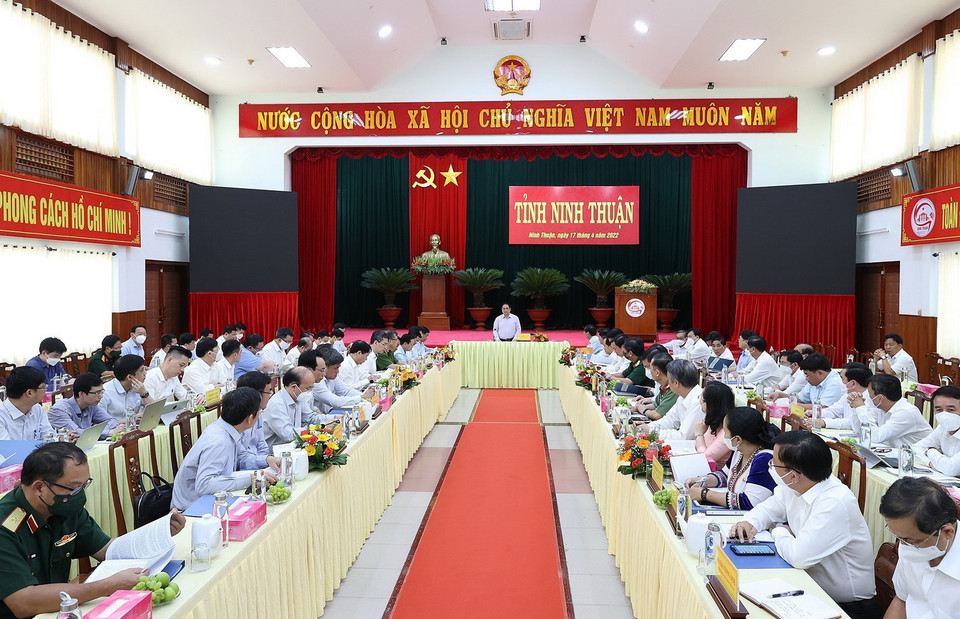 Thủ tướng chủ trì làm việc với lãnh đạo chủ chốt tỉnh Ninh Thuận. (Ảnh: Dương Giang/TTXVN)