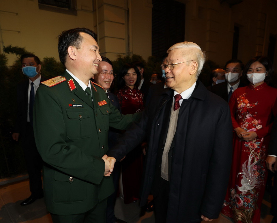 Tổng Bí thư, Chủ tịch nước Nguyễn Phú Trọng với các đại biểu tại Thành ủy Hà Nội. (Ảnh : Trí Dũng/TTXVN)