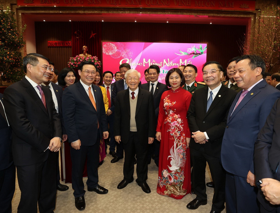 Tổng Bí thư, Chủ tịch nước Nguyễn Phú Trọng với các đại biểu tại Thành ủy Hà Nội. (Ảnh : Trí Dũng/TTXVN)