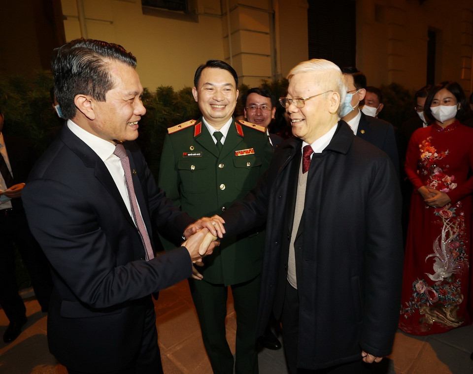 Tổng Bí thư, Chủ tịch nước Nguyễn Phú Trọng với các đại biểu tại Thành ủy Hà Nội. (Ảnh : Trí Dũng/TTXVN)