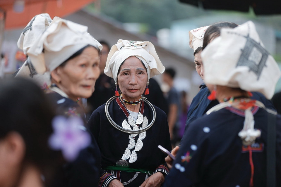 Phiên chợ độc đáo đã góp phần giúp đời sống người dân xứ đá trở nên sinh động, gìn giữ được nét văn hóa đặc sắc nơi đây. (Ảnh: Minh Quyết/TTXVN)