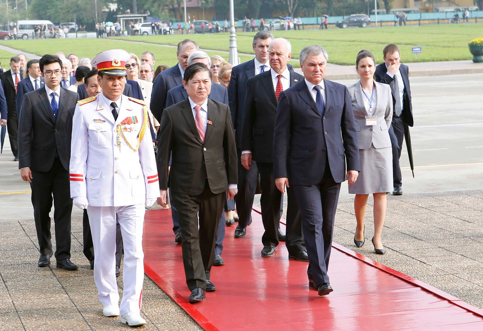 Nhận lời mời của Chủ tịch Quốc hội Nguyễn Thị Kim Ngân, Đoàn đại biểu cấp cao Duma Quốc gia Liên bang Nga, do Ngài Vyacheslav Viktorovich Volodin dẫn đầu thăm chính thức Việt Nam từ ngày 23-24/12. 