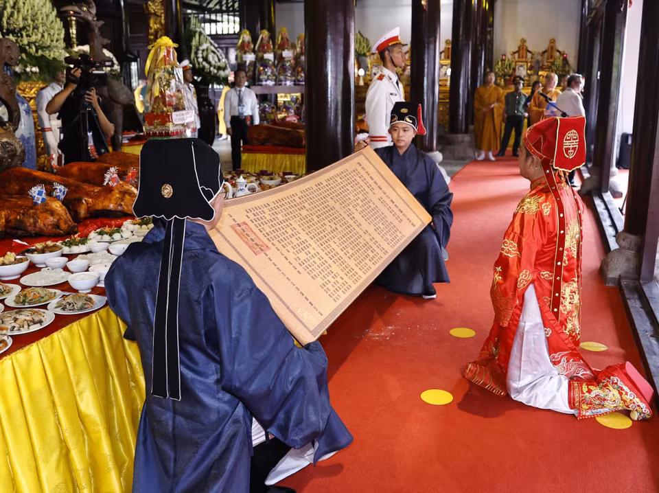 Lễ giỗ các anh hùng liệt sỹ, chiến sỹ cách mạng, đồng bào yêu nước hy sinh tại huyện Côn Đảo. (Ảnh: Thống Nhất/TTXVN) 