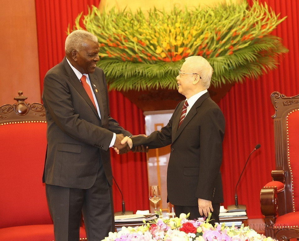 Tổng Bí thư Nguyễn Phú Trọng tiếp ông Esteban Lazo Hernandez, Chủ tịch Quốc hội Chính quyền Nhân dân Cộng hòa Cuba sang dự Lễ kỷ niệm 50 năm chuyến thăm của Lãnh tụ Fidel Castro tới Vùng Giải phóng miền Nam Việt Nam, ngày 27/9/2023. (Ảnh: Trí Dũng/TTXVN)