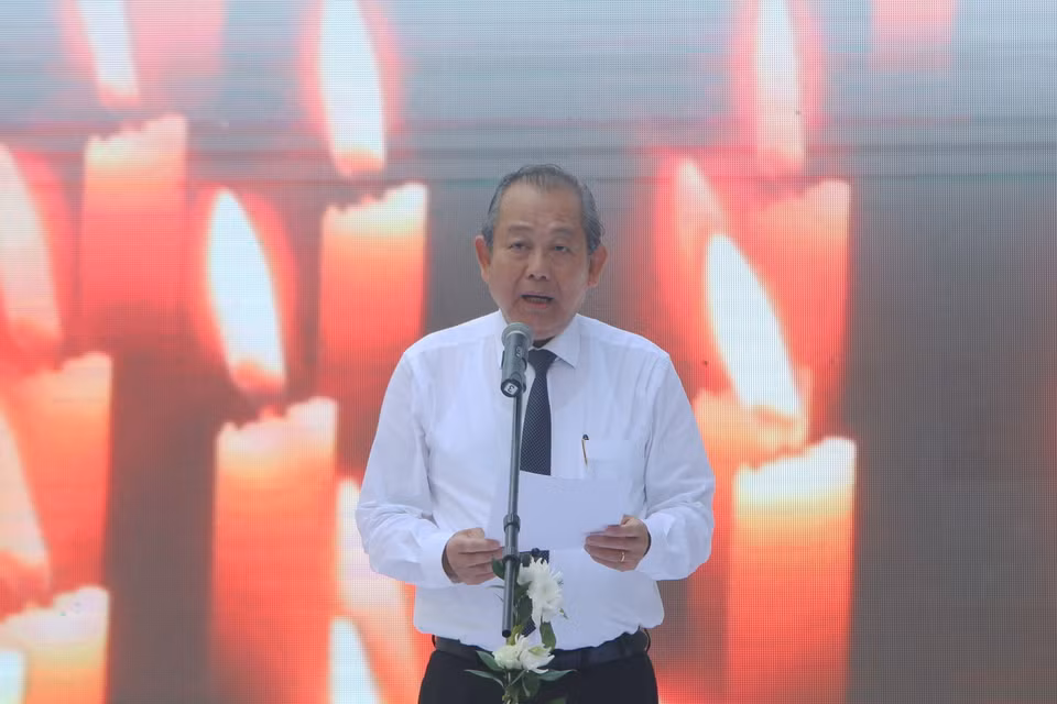 Phó Thủ tướng Thường trực Trương Hòa Bình phát biểu tại lễ tưởng niệm. (Ảnh: Thanh Vũ/TTXVN)
