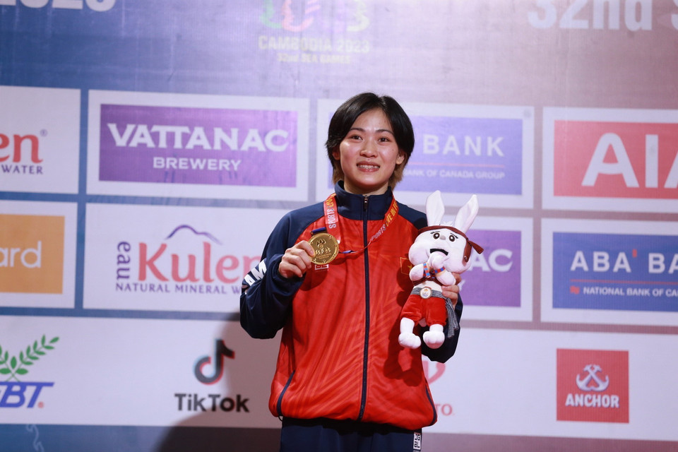 Lê Thị Nhi giành huy chương Vàng môn Kickboxing ở hạng cân dưới 50kg Nữ. (Ảnh: TTXVN)