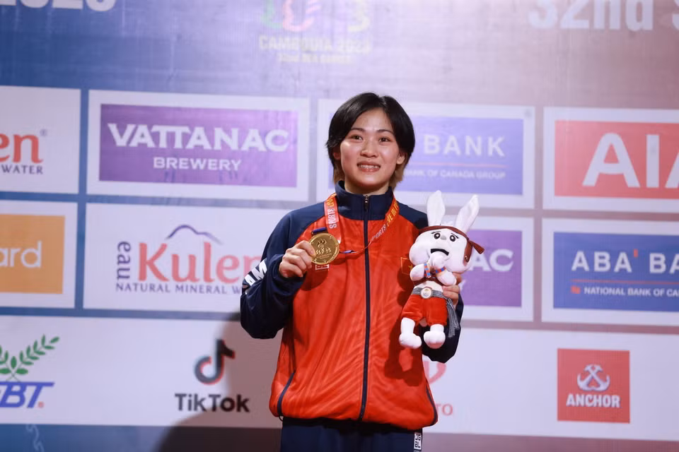 Lê Thị Nhi giành huy chương Vàng môn Kickboxing ở hạng cân dưới 50kg Nữ. (Ảnh: TTXVN)