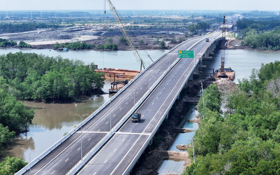 Cao tốc Bến Lức-Long Thành đoạn cầu Thị Vải đã hoàn thiện. (Ảnh: Hồng Đạt/TTXVN)