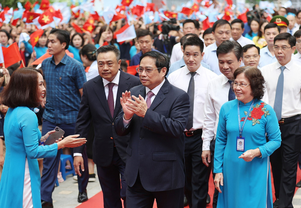 Sáng 5/9, Thủ tướng Phạm Minh Chính đến dự Lễ khai giảng năm học 2022-2023 tại Trường Tiểu học Đoàn Thị Điểm (phường Mỹ Đình 2, quận Nam Từ Liêm, Hà Nội). (Ảnh: Dương Giang/TTXVN)