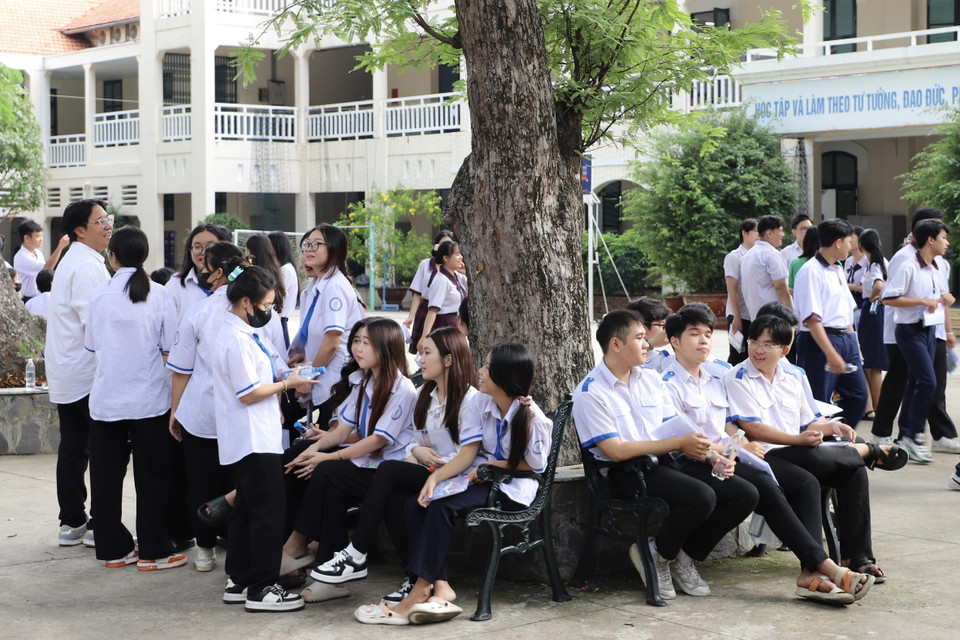 Các thí sinh tại điểm thi Trường THPT Lê Quý Đôn, quận 3, Thành phố Hồ Chí Minh. (Ảnh: Hồng Giang/TTXVN)