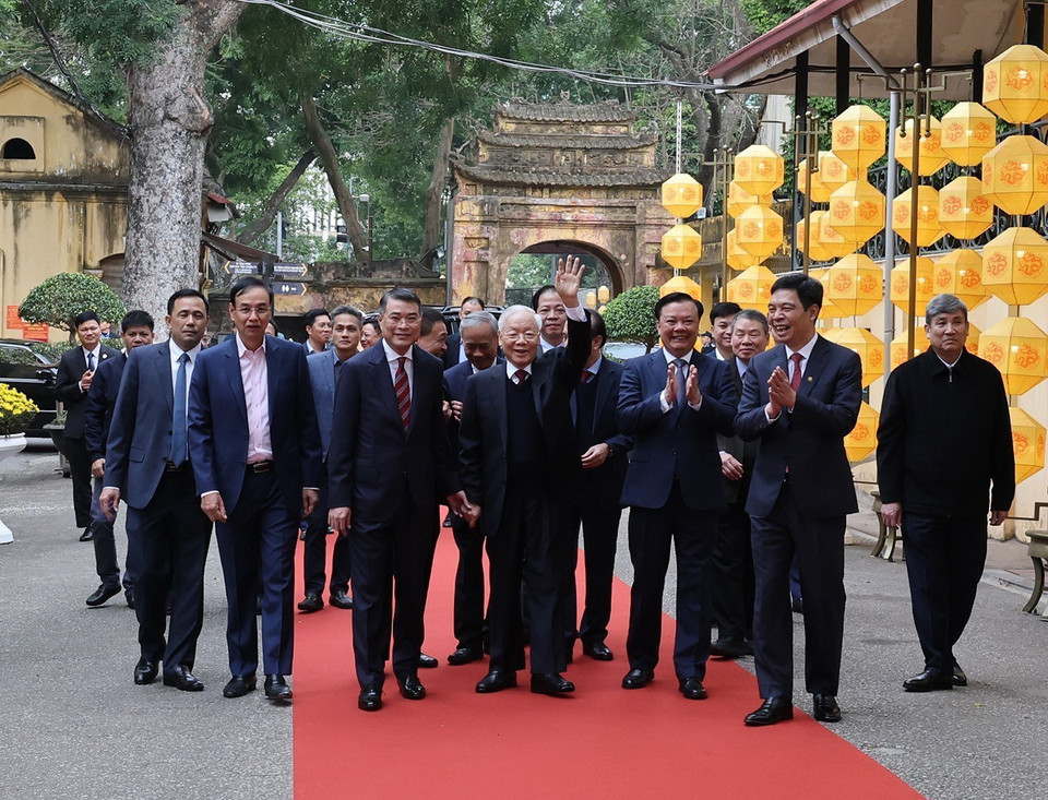 Tổng Bí thư Nguyễn Phú Trọng đến dâng hương tại Khu di tích Hoàng thành Thăng Long-Di sản Văn hóa Thế giới. (Ảnh: Trí Dũng/TTXVN)