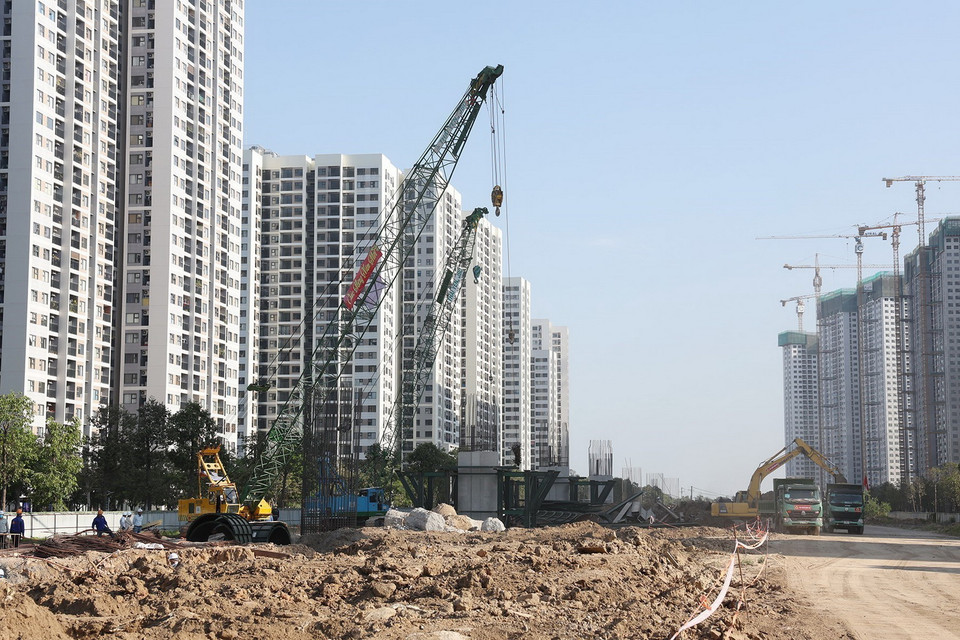 Thi công Dự án đường vành đai 3 Thành phố Hồ Chí Minh đoạn qua thành phố Thủ Đức. (Ảnh: Dương Giang/TTXVN)