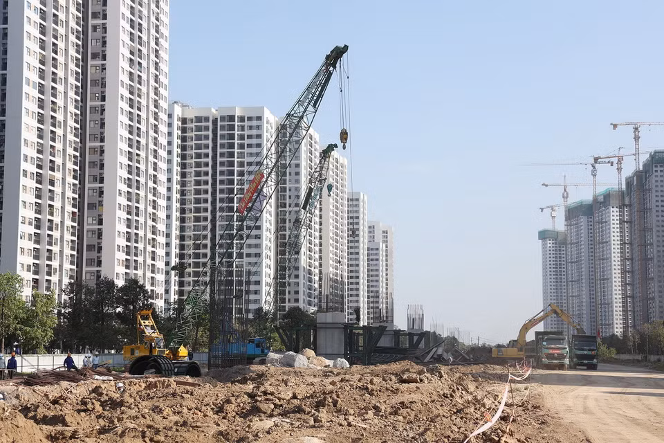 Thi công Dự án đường vành đai 3 Thành phố Hồ Chí Minh đoạn qua thành phố Thủ Đức. (Ảnh: Dương Giang/TTXVN)
