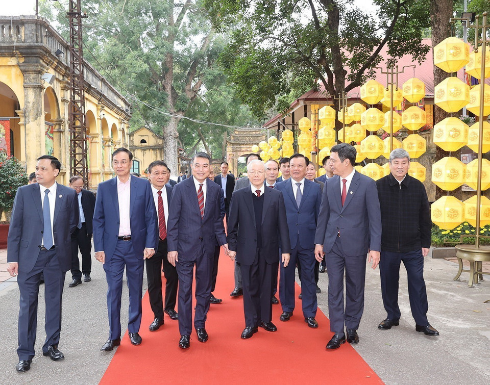 Tổng Bí thư Nguyễn Phú Trọng đến dâng hương tại Khu di tích Hoàng thành Thăng Long. (Ảnh: Trí Dũng/TTXVN)