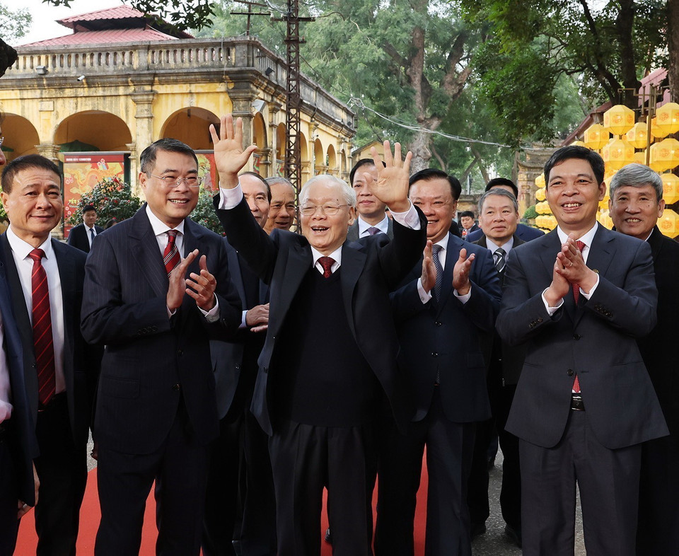 Tổng Bí thư Nguyễn Phú Trọng đến dâng hương tại Khu di tích Hoàng thành Thăng Long-Di sản Văn hóa Thế giới. (Ảnh: Trí Dũng/TTXVN)