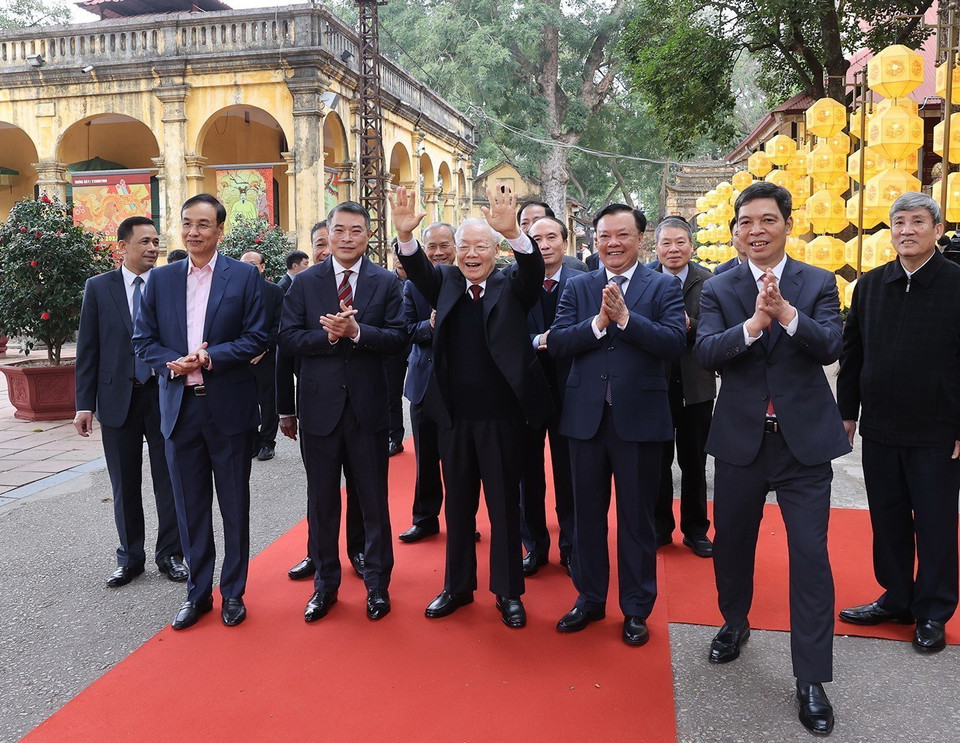 Tổng Bí thư Nguyễn Phú Trọng đến dâng hương tại Khu di tích Hoàng thành Thăng Long. (Ảnh: Trí Dũng/TTXVN)