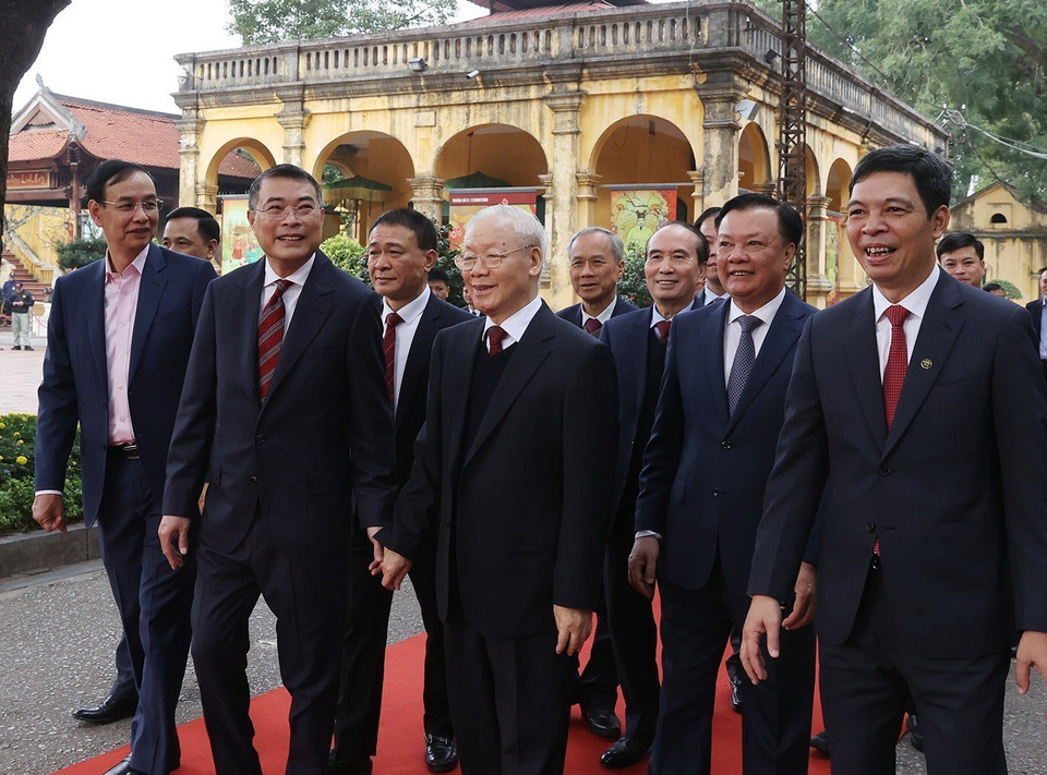 Tổng Bí thư Nguyễn Phú Trọng đến dâng hương tại Khu di tích Hoàng thành Thăng Long-Di sản Văn hóa Thế giới. (Ảnh: Trí Dũng/TTXVN)