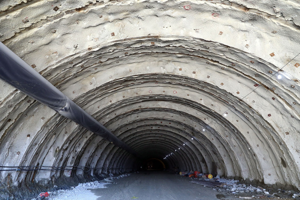 Hầm thuộc gói thầu XL3 trên tuyến cao tốc Nha Trang-Cam Lâm. (Ảnh: Huy Hùng/TTXVN)