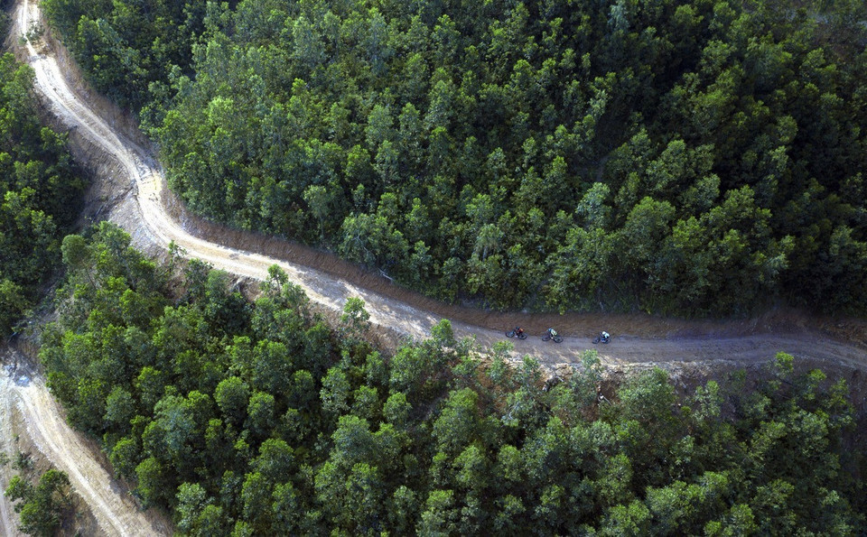Tại SEA Games 31, tỉnh Hòa Bình sẽ đăng cai tổ chức nội dung thi đấu xe đạp địa hình. Các vận động viên đội tuyển xe đạp quốc gia luyện tập ở nội dung địa hình và băng đồng. (Ảnh: Trọng Đạt/TTXVN)