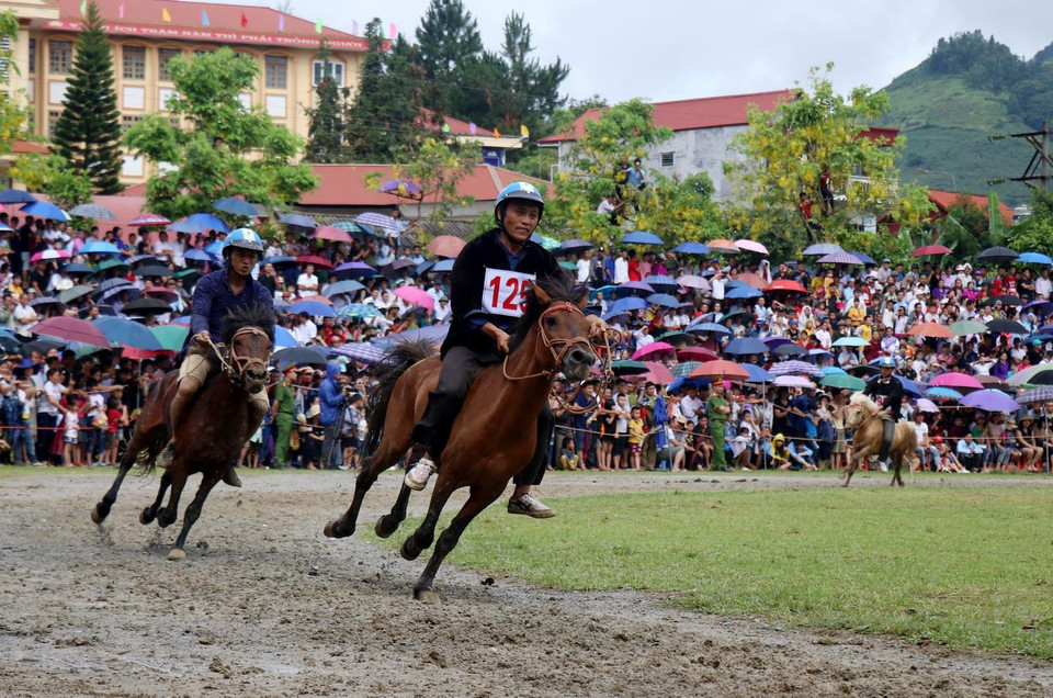 Các vận động viên tranh tài trên đường đua chung kết. (Ảnh: Quốc Khánh/TTXVN)