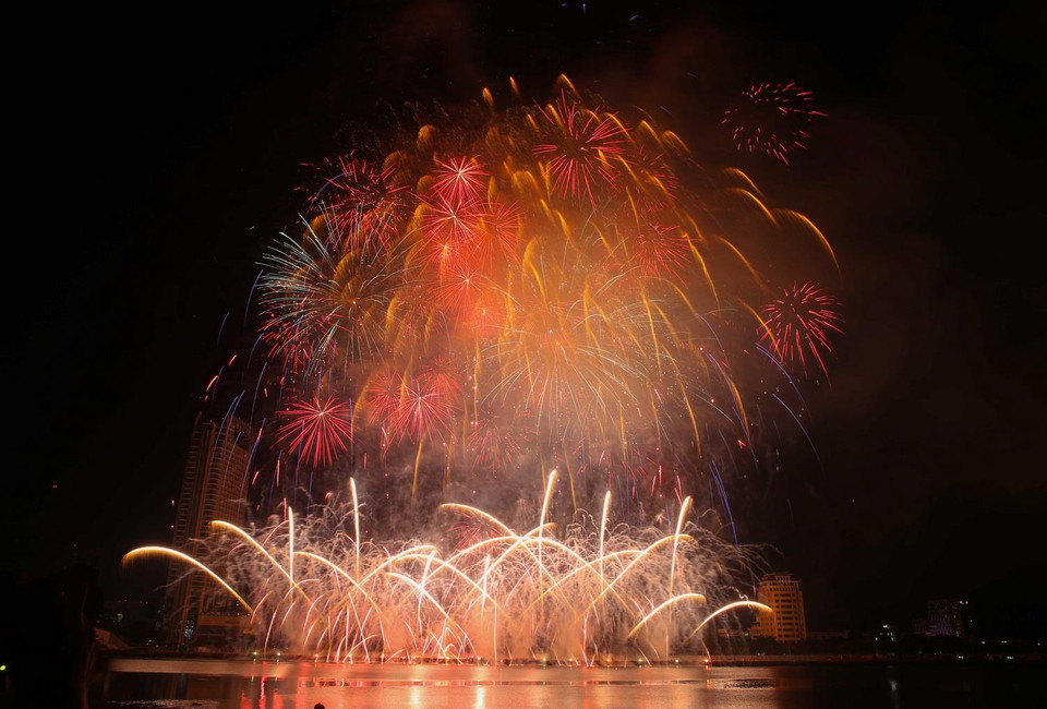 Màn trình diễn pháo hoa của đội Brazil. (Ảnh: Trần Lê Lâm/TTXVN)