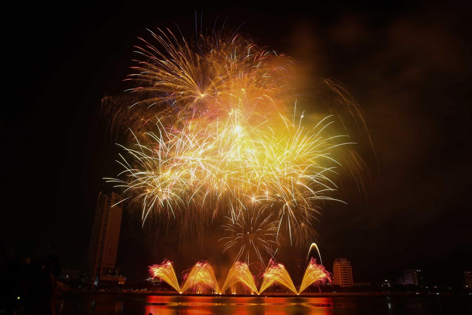 Màn trình diễn pháo hoa của đội Brazil. (Ảnh: Trần Lê Lâm/TTXVN)