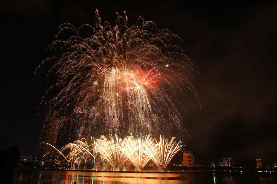 Màn trình diễn pháo hoa của đội Brazil. (Ảnh: Trần Lê Lâm/TTXVN)