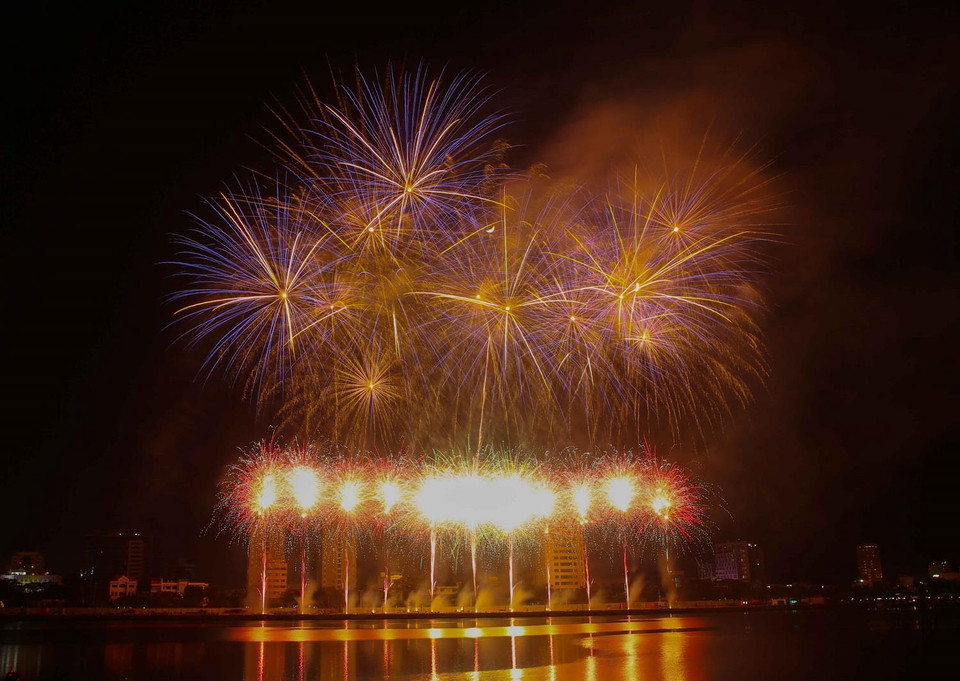 Màn trình diễn pháo hoa của đội Bỉ. (Ảnh: Trần Lê Lâm/TTXVN)