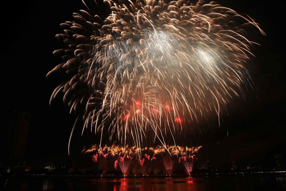 Màn trình diễn pháo hoa của đội Bỉ. (Ảnh: Trần Lê Lâm/TTXVN)