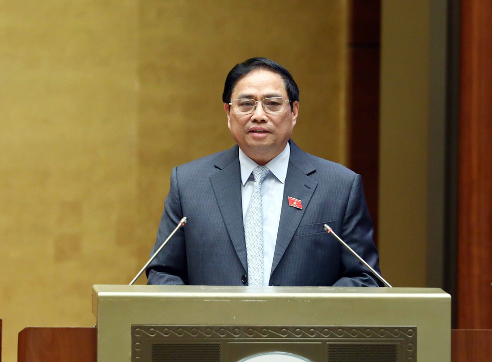 Thủ tướng Phạm Minh Chính phát biểu làm rõ các vấn đề liên quan trước Quốc hội. (Ảnh: Phạm Kiên/TTXVN)