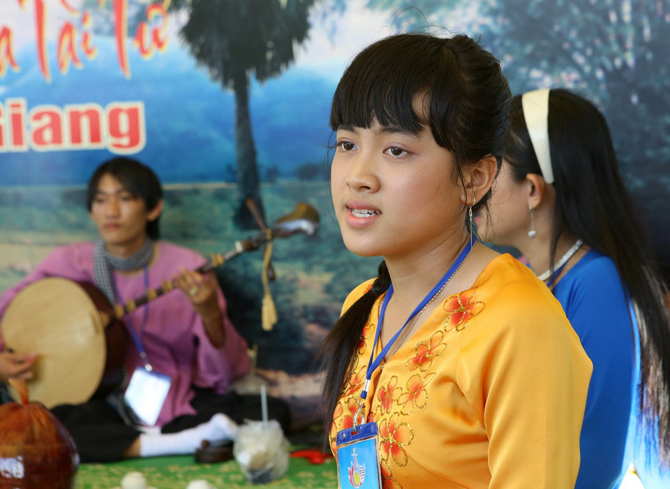 Biểu diễn đờn ca tài tử trong ngày khai mạc. (Ảnh: Duy Khương/TTXVN)