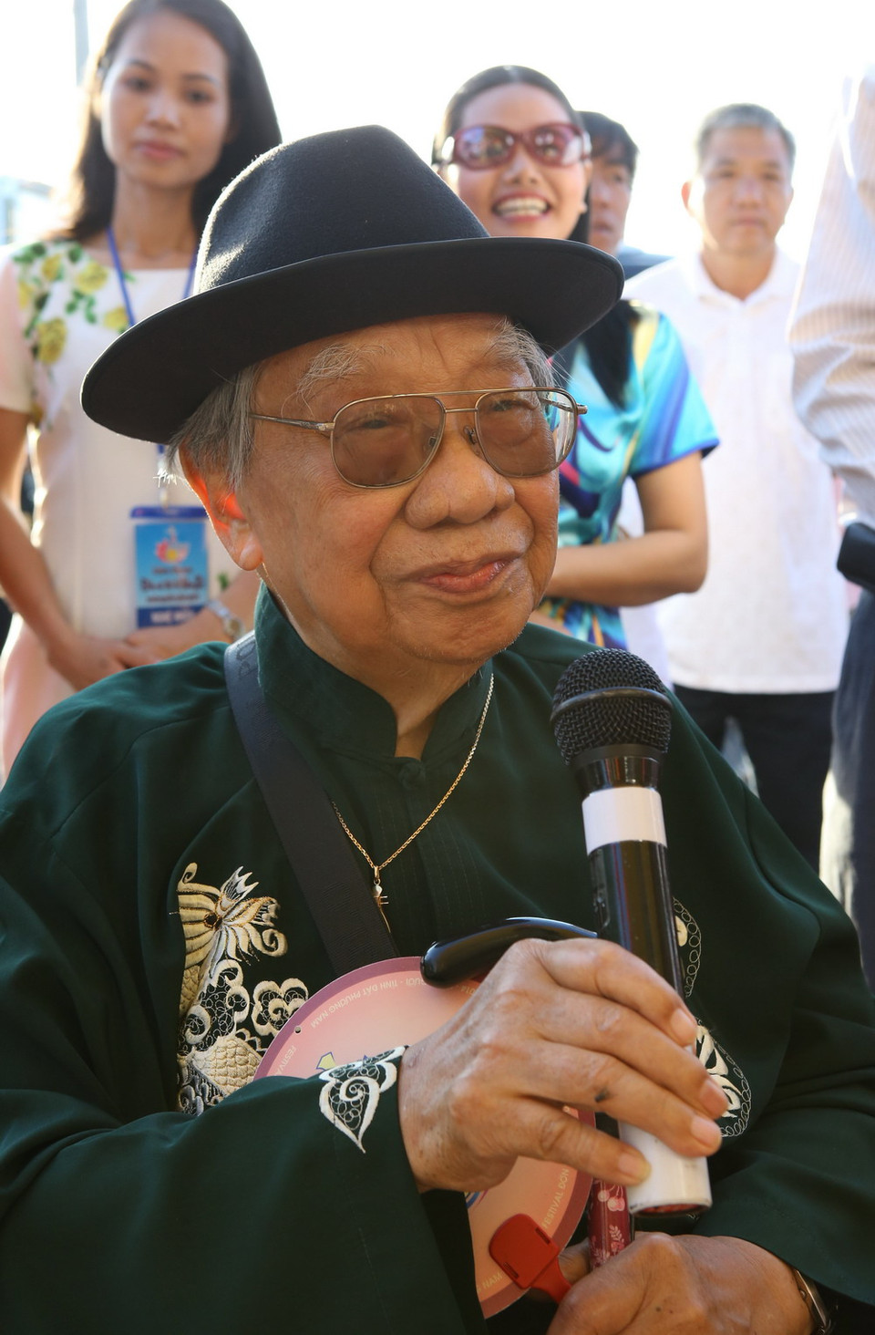 Giáo sư Trần Văn Khê có mặt tại Không gian đờn ca tài tử. (Ảnh: Duy Khương/TTXVN)