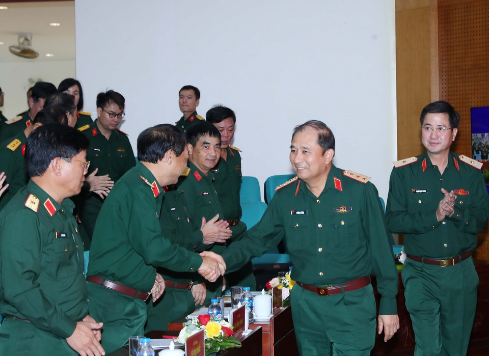 Thượng tướng Phùng Sĩ Tấn và các đại biểu dự hội nghị. (Ảnh: Trọng Đức/TTXVN)