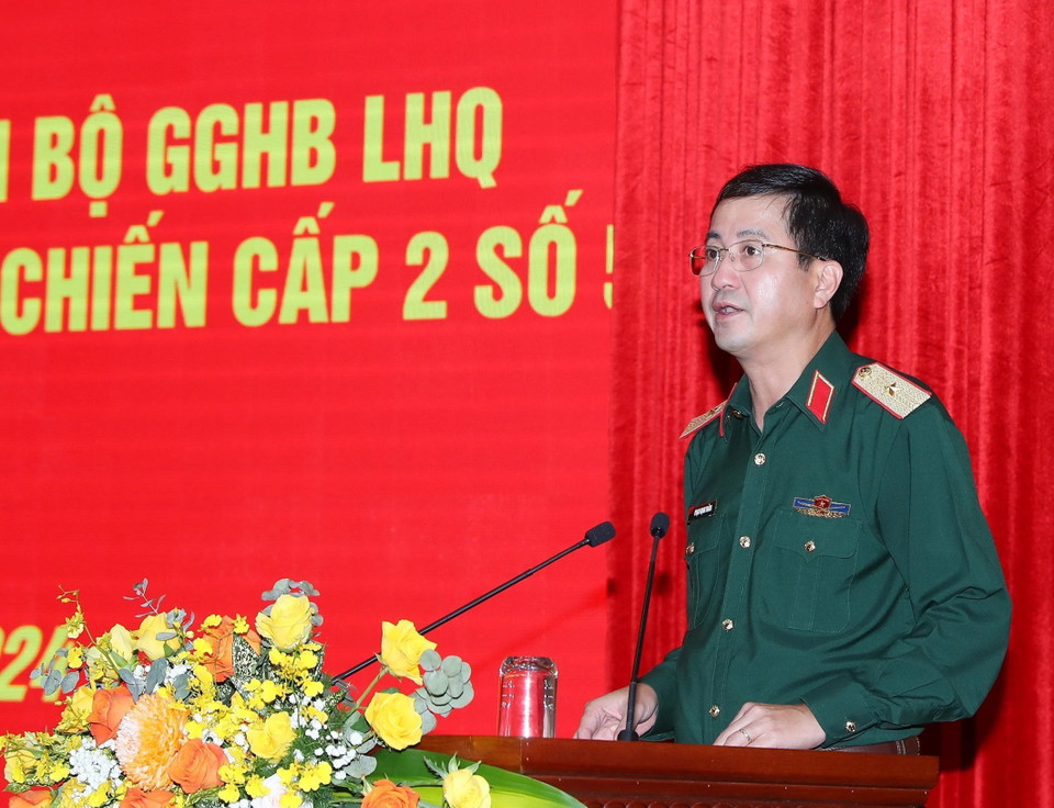 Thiếu tướng Phạm Mạnh Thắng, Cục trưởng Cục Gìn giữ hòa bình Việt Nam báo cáo tại hội nghị. (Ảnh: Trọng Đức/TTXVN)