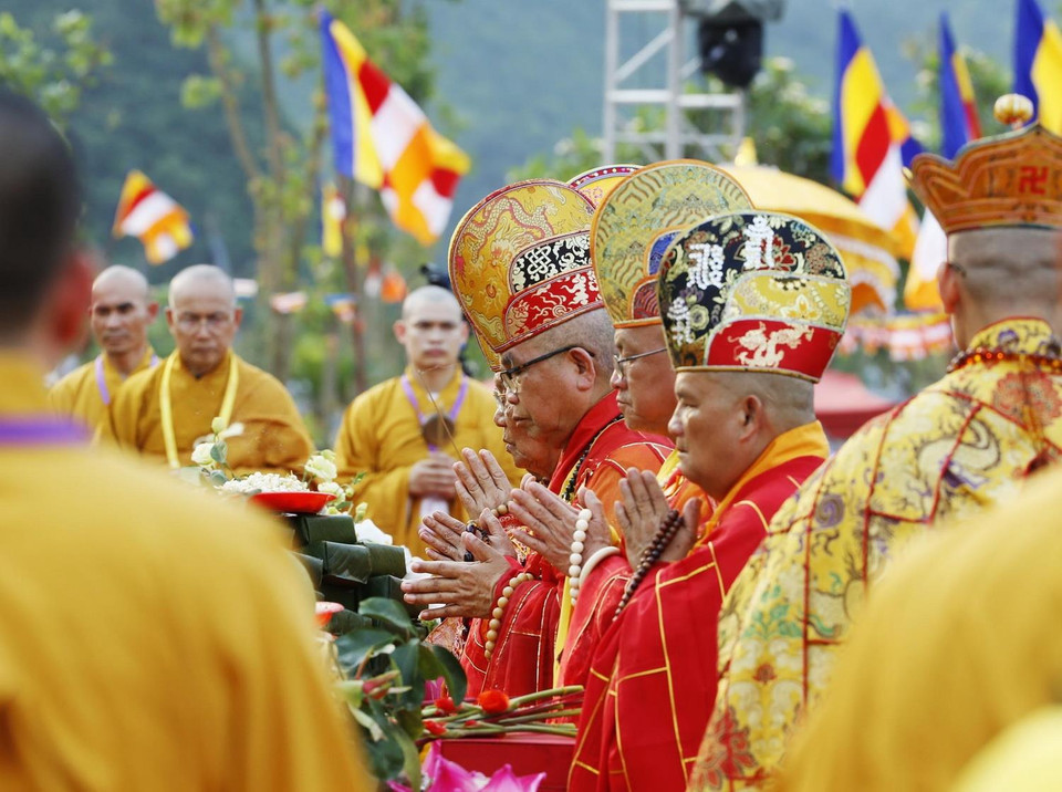 Các Hòa thượng, sư tăng, dự Lễ cầu nguyện Quốc thái dân an. (Ảnh: Lâm Khánh/TTXVN)