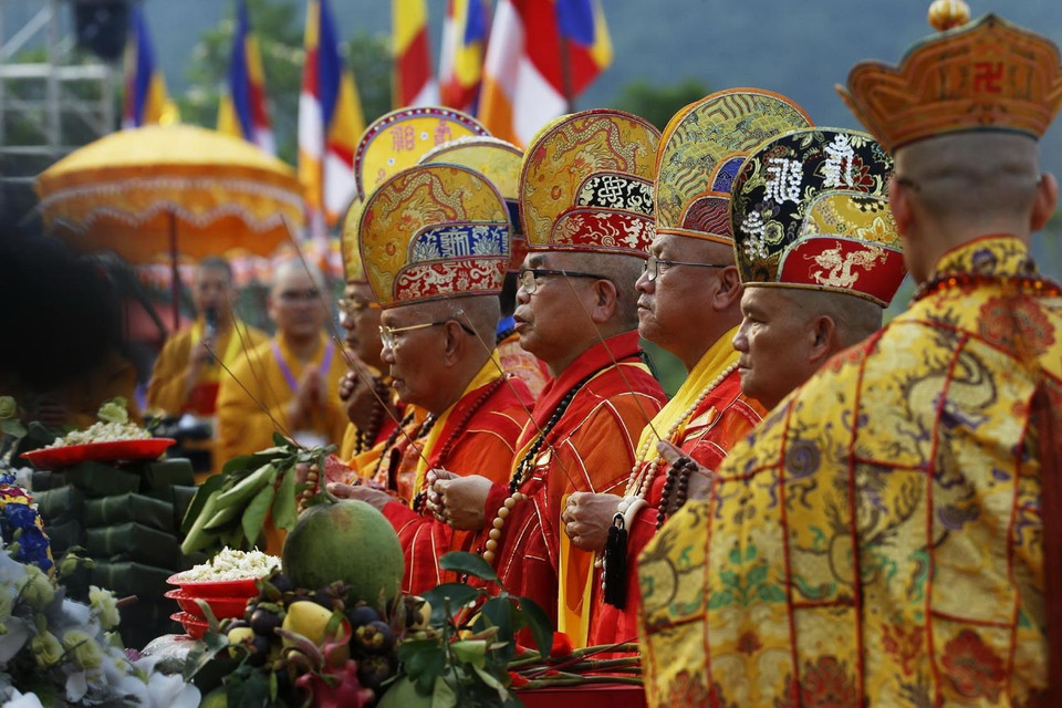 Các Hòa thượng, sư tăng, dự Lễ cầu nguyện Quốc thái dân an. (Ảnh: Lâm Khánh/TTXVN)