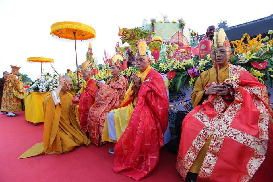 Các nghi thức trong Lễ cầu nguyện Quốc thái dân an. (Ảnh: Thành Đạt/TTXVN)