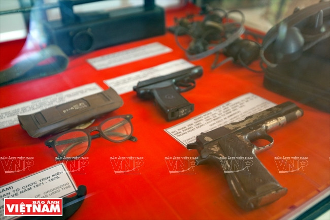 Một số hiện vật trưng bày tại khu di tích Xẻo Quít. (Nguồn: Báo Ảnh Việt Nam/Vietnam+)
