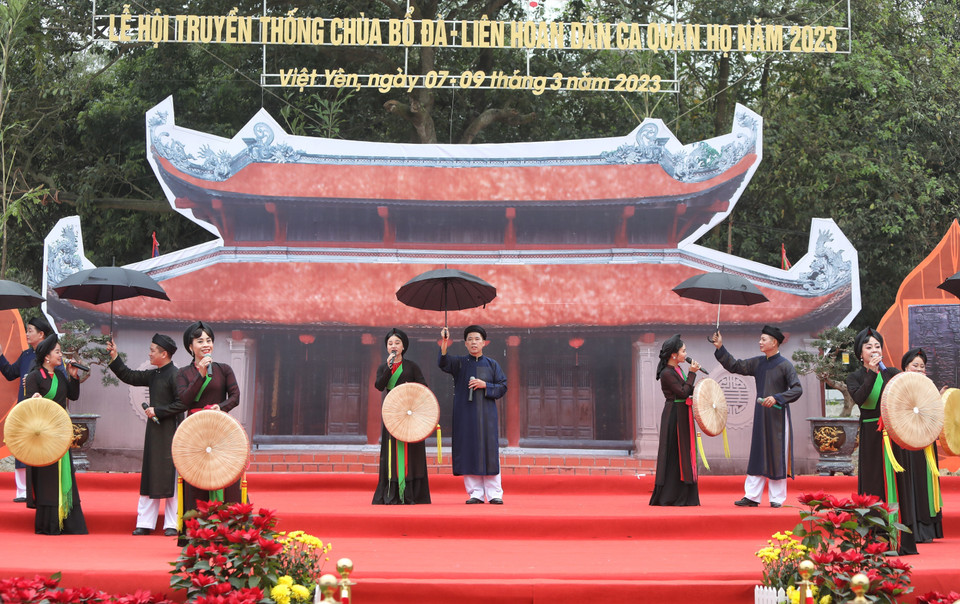 Biểu diễn hát quan họ tại buổi lễ. (Ảnh: Danh Lam/TTXVN)