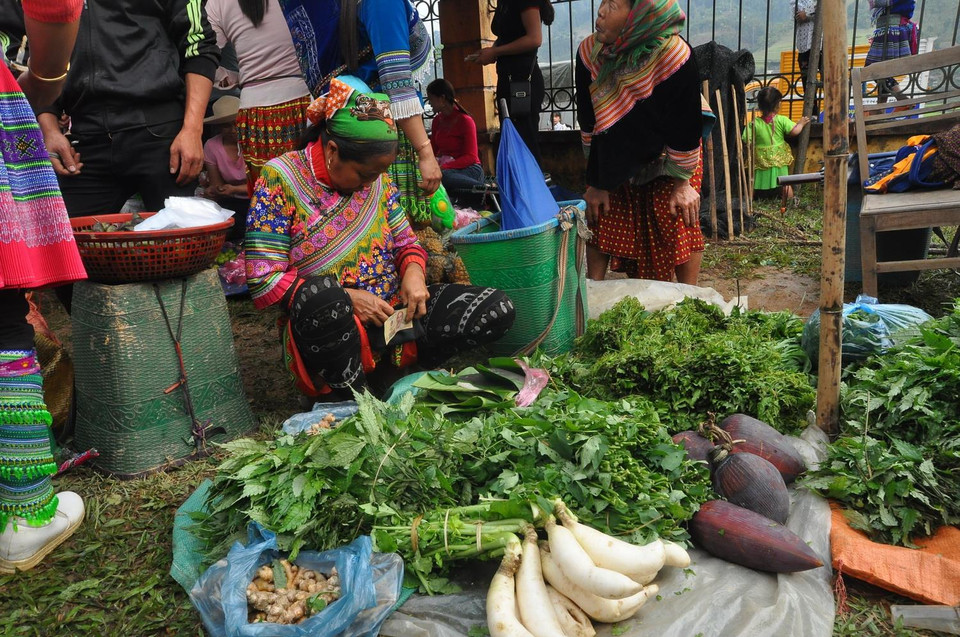 Đây là dịp giao lưu văn hóa giữa các vùng miền, góp phần quảng bá, phát triển sinh hoạt văn hóa cộng đồng của các dân tộc, từng bước thu hút du khách đến tham quan rừng sinh thái Nà Hẩu, khám phá sự kỳ thú của hang động, thác nước và thưởng thức các sản vật của người dân địa phương. (Ảnh: Việt Dũng/TTXVN)