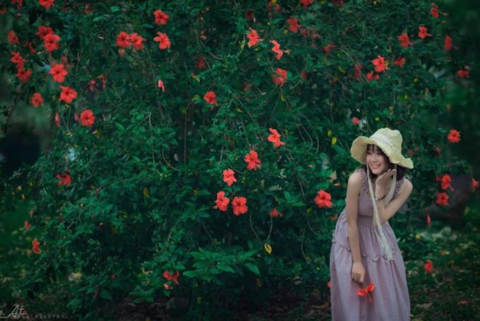 Thiên nhiên dưới bàn tay con người đã tạo nên những bức tranh phong cảnh đẹp ngập tràn sức sống của muôn vàn sắc hoa suốt 4 mùa cho Ecopark. Với nhiều cư dân Hà Nội, Ecopark đã trở thành địa chỉ check-in hấp dẫn để vừa ngắm hoa, vừa có những bức ảnh đẹp. Không chỉ đến vui chơi ngắn ngày, nhiều người đã quyết định chuyển đến ở lâu dài tại đây để tận hưởng thiên nhiên tươi đẹp 4 mùa.