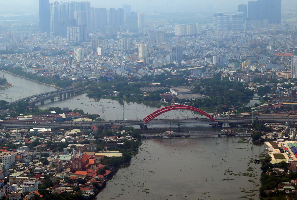 Chủ đầu tư là Công ty trách nhiệm hữu hạn Đầu tư BOT Bình Lợi sẽ thu phí để hoàn đối vốn với những phương tiện có tải trọng 300 tấn trở lên, thời gian thu kéo dài 20 năm 9 tháng. (Ảnh: Huy Hùng/TTXVN)